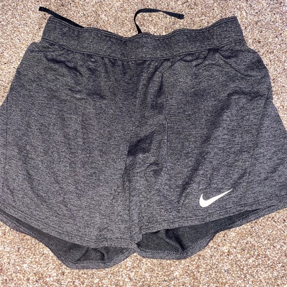 nike shorts - Picture 1 of 3